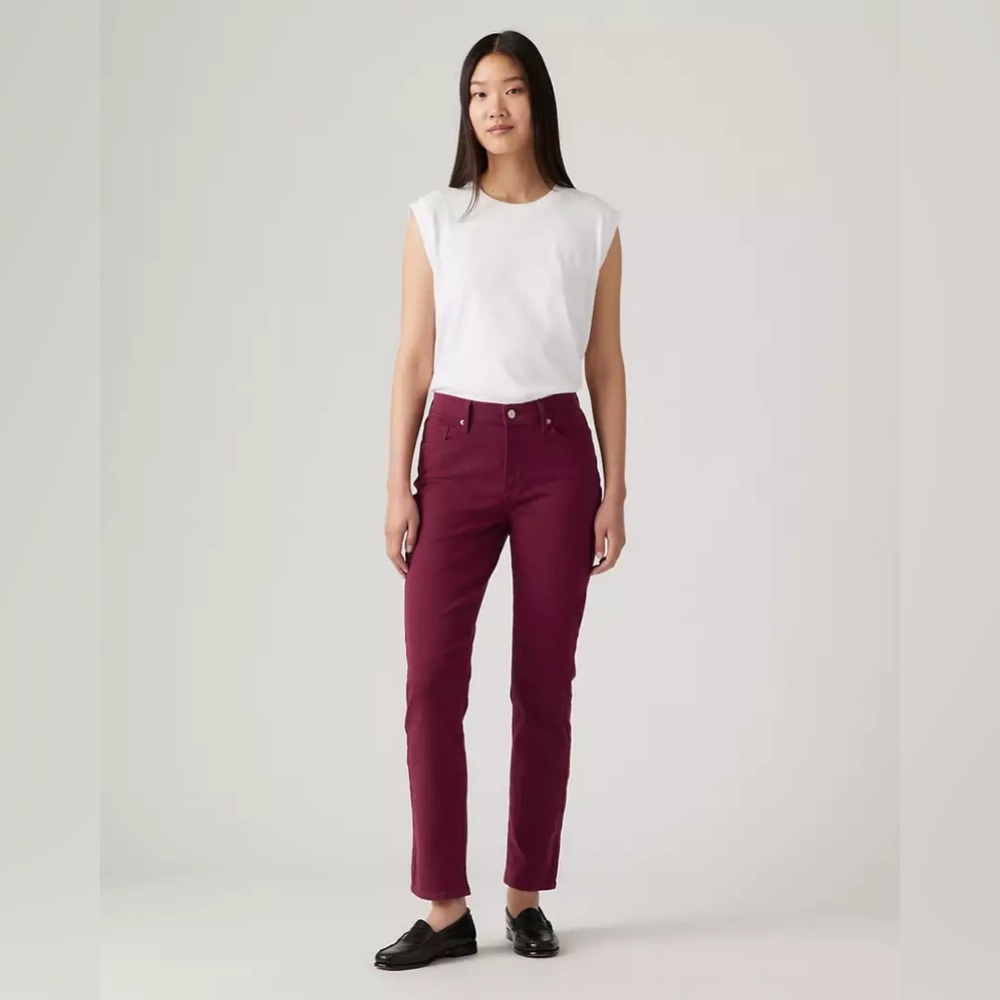 Levi's Classic Straight Fit Jeans in Red Wine NWT 16M